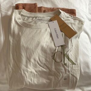 #26 CALVIN KLEIN TOP